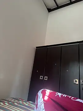 Dreamistofly online show from April 27, 2026, 3:26 am