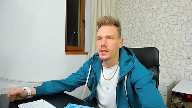 MateoBenjaminX online show from January 5, 2025, 8:21 pm