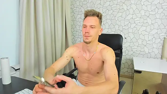 MateoBenjaminX online show from February 5, 2025, 7:53 pm