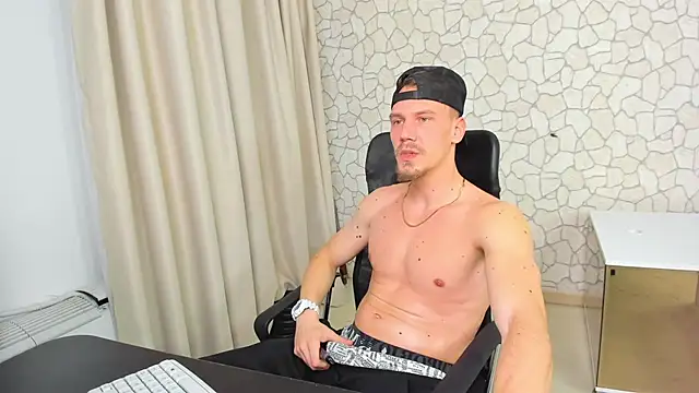 MateoBenjaminX online show from February 20, 2025, 6:24 pm