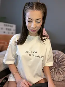 Mia Ethan online show from February 11, 2025, 7:44 am