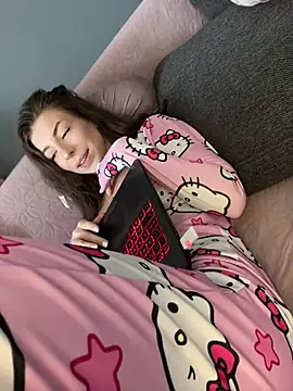 Mia Ethan online show from February 17, 2025, 10:51 am