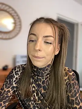 Mia Ethan online show from October 22, 2025, 8:03 am