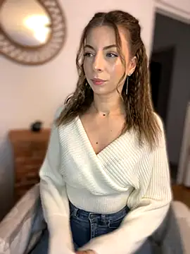 Mia Ethan online show from November 5, 2025, 9:42 am