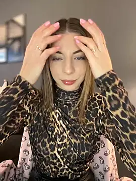 Mia Ethan online show from November 27, 2025, 9:22 am