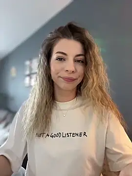 Mia Ethan online show from May 12, 2026, 9:28 am
