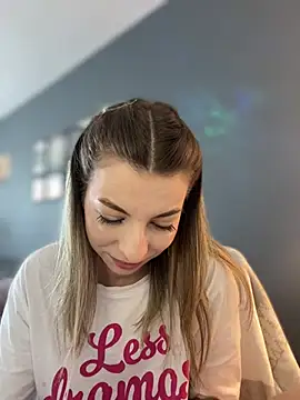 Mia Ethan online show from May 23, 2026, 8:51 am