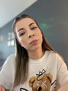 Mia Ethan online show from May 25, 2026, 8:09 am