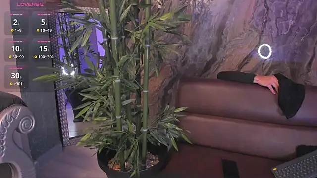 Alahia Dangelo online show from November 4, 2025, 5:23 pm