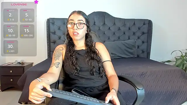  maria foxx  online show from October 4, 2025, 9:24 pm