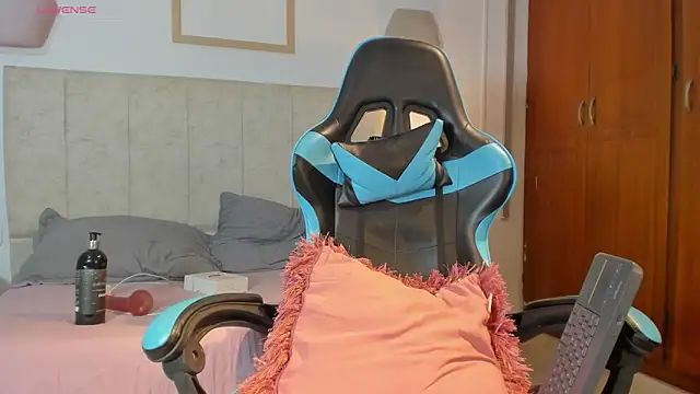  maria foxx  online show from April 7, 2026, 6:08 pm