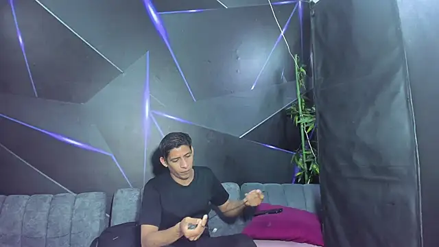 playsgirlhot online show from April 10, 2026, 11:15 am