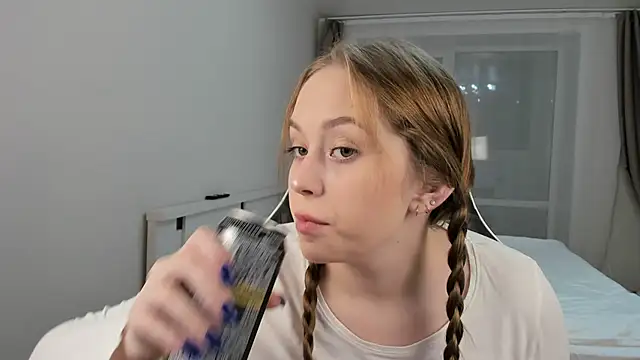 endlesssoffi online show from December 22, 2024, 6:37 pm