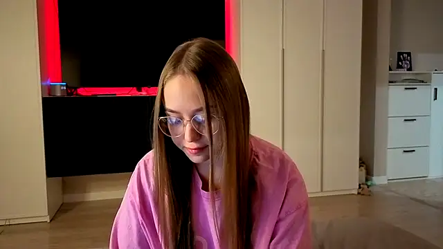 endlesssoffi online show from October 22, 2025, 5:56 pm