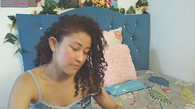 Milkdulce1 online show from December 22, 2025, 1:19 pm