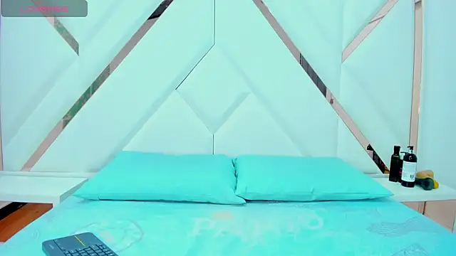 Zaray   online show from November 12, 2025, 10:09 pm