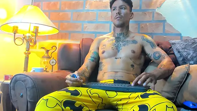 Snapshot of Dylanstonne chatting on February 5, 2025, 10:12 pm Dylanstonne online show from February 5, 2025, 10:12 pm