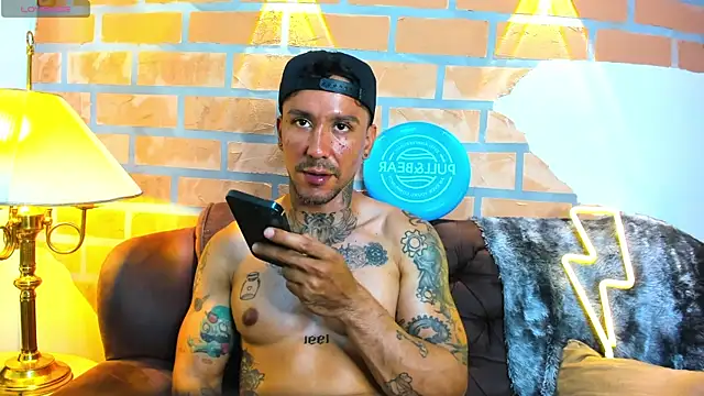 Snapshot of Dylanstonne chatting on March 12, 2025, 8:41 pm Dylanstonne online show from March 12, 2025, 8:41 pm