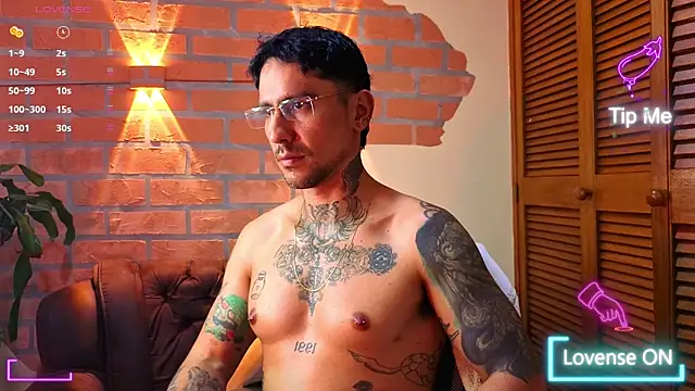 Snapshot of Dylanstonne chatting on October 28, 2025, 8:44 pm Dylanstonne online show from October 28, 2025, 8:44 pm