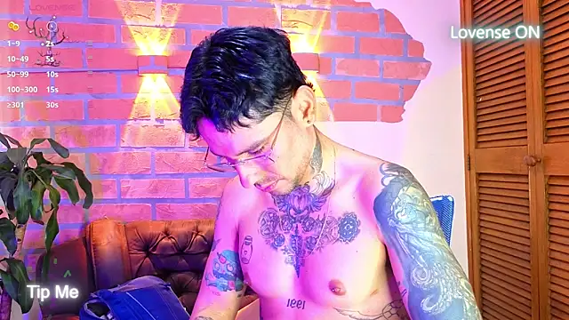 Dylanstonne online show from November 5, 2025, 8:31 pm