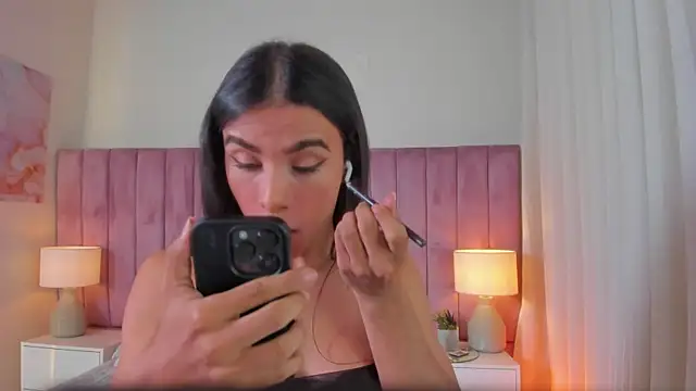 Aleja arango1 online show from January 6, 2026, 9:18 pm