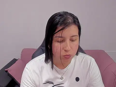 Snapshot of Adaline_69 chatting on June 4, 2026, 5:02 am Adaline 69 online show from June 4, 2026, 5:02 am