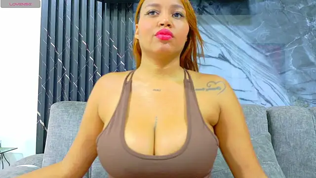 lindsayhoffman18 online show from April 14, 2026, 8:37 pm