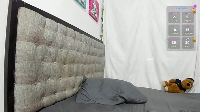 emi henao online show from December 2, 2025, 12:43 pm