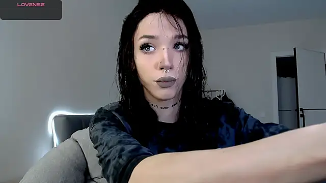 Dasha M online show from October 18, 2025, 9:32 am