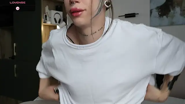 Dasha M online show from May 11, 2026, 12:44 pm