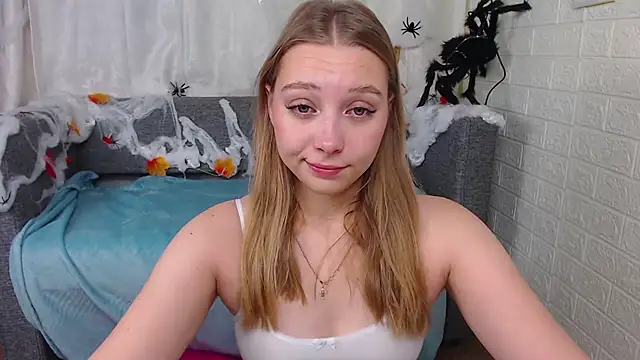 bellaa love  online show from October 15, 2025, 12:33 am