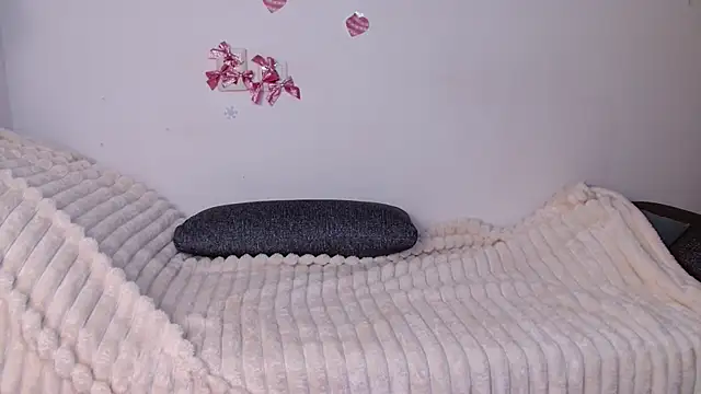 bellaa love  online show from April 1, 2026, 12:11 am