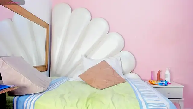 Ally Parkeer  online show from February 8, 2025, 1:01 pm