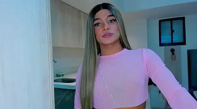 Snapshot of selfsuck_trans chatting on December 7, 2024, 8:49 pm selfsuck trans online show from December 7, 2024, 8:49 pm