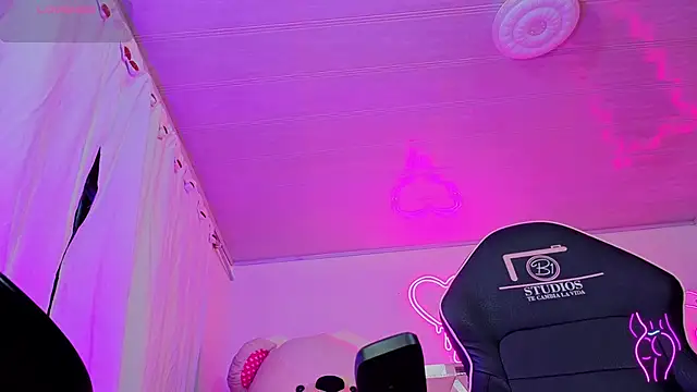 Laylafoxy tay online show from September 20, 2025, 3:29 am