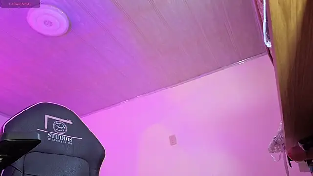 Laylafoxy tay online show from October 15, 2025, 4:12 am