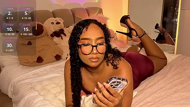 Amber  Sanchez online show from October 18, 2025, 2:25 am