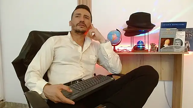 Reiko 85  online show from November 13, 2025, 3:55 pm