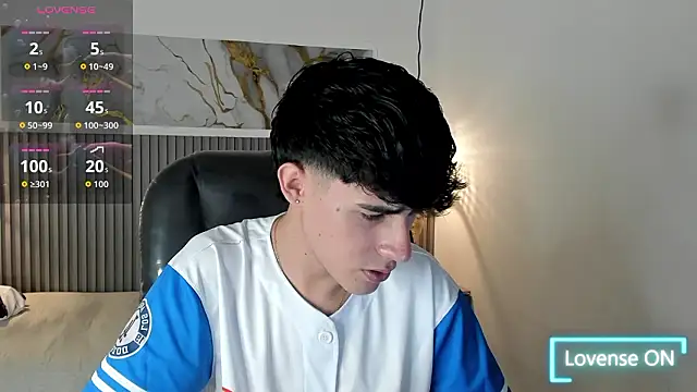 Dyla n18 online show from March 27, 2026, 8:52 pm