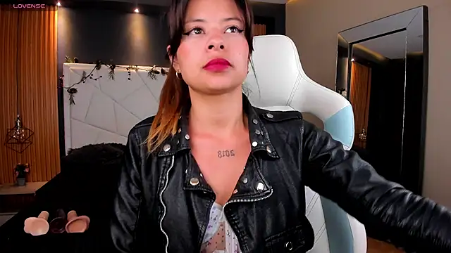 Antonella Torres2 online show from February 17, 2025, 3:25 am