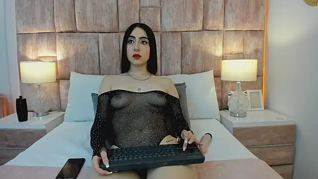 Snapshot of MonserratPeters chatting on December 10, 2024, 4:34 am MonserratPeters online show from December 10, 2024, 4:34 am