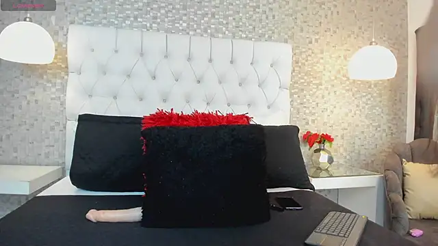 Snapshot of MonserratPeters chatting on February 3, 2025, 8:13 pm MonserratPeters online show from February 3, 2025, 8:13 pm