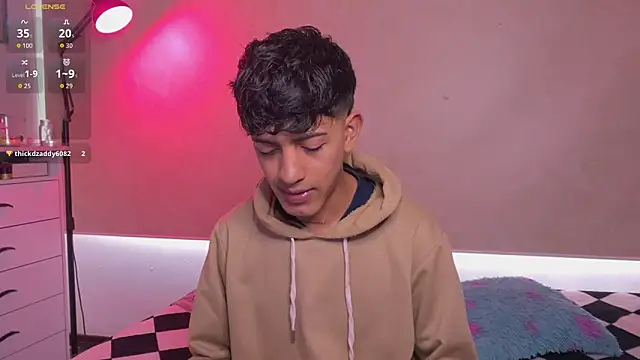 teobowny  online show from November 26, 2025, 1:23 pm