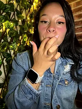 Liulee online show from March 8, 2026, 2:04 am