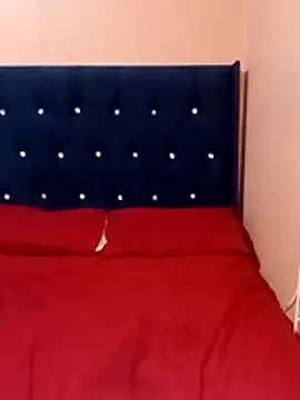 Luciouslips00 online show from February 19, 2026, 9:44 pm