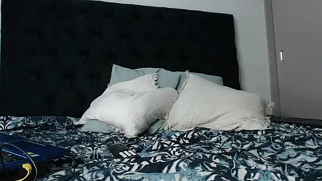 jonhklleyn online show from September 8, 2025, 8:30 pm