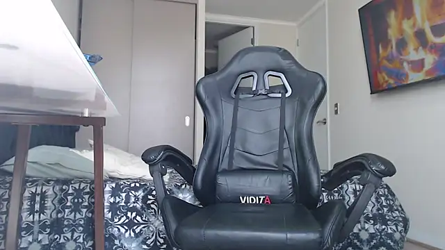 jonhklleyn online show from September 17, 2025, 5:58 pm