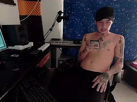 Snapshot of patrik_tattoo_ chatting on December 4, 2024, 5:00 pm patrik tattoo online show from December 4, 2024, 5:00 pm