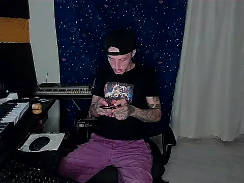 Snapshot of patrik_tattoo_ chatting on December 30, 2024, 2:09 am patrik tattoo online show from December 30, 2024, 2:09 am