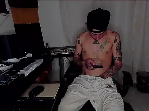 Snapshot of patrik_tattoo_ chatting on January 21, 2025, 3:37 am patrik tattoo online show from January 21, 2025, 3:37 am